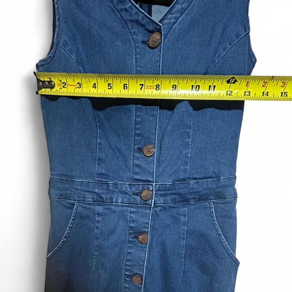 Women's Summer Sleeveless V-Neck Knee-High Solid Color Denim Buttons Dress - Picture 4 of 5